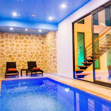 Willa Gala Acik Ve Kapali Havuzu Bulunan Lueks Kaş